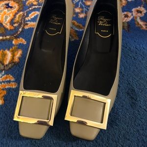 Roger Vivier Belle Vivier grey leather pumps